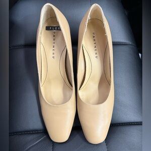 Partners Flex Bette Tan Comfort Pumps Size 7M